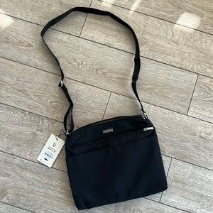 NEW Baggalini Large Zipper Bag